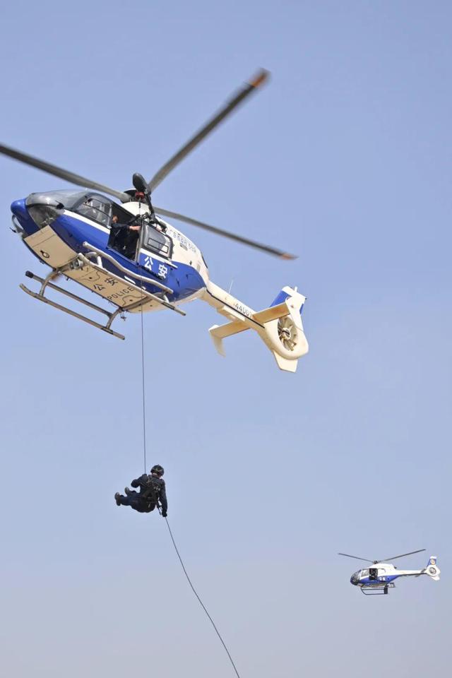 下载空中特警游戏手机版中国特警模拟器中文版下载-第1张图片-太平洋在线下载